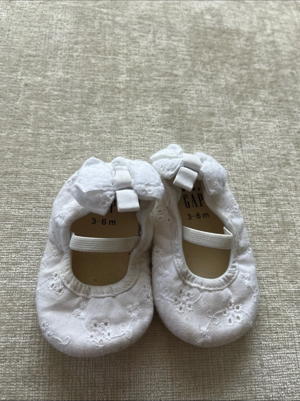 3 = $15 - GAP White Baby Girls Floral Bow Mary Jane Shoes - 3-6 months
